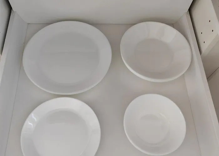 Yellow With Free Parking شقة *