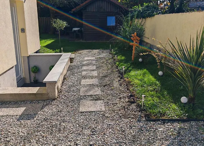 Yellow With Free Parking شقة ليوبليانا