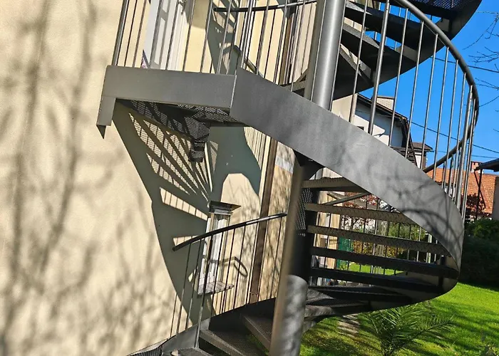 Yellow With Free Parking شقة *