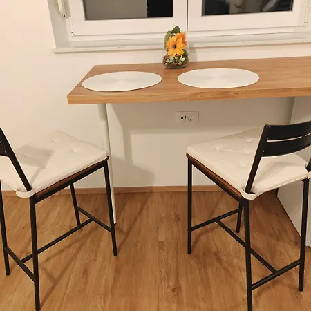 Yellow With Free Parking * 卢布尔雅那