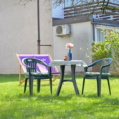 Yellow With Free Parking * 卢布尔雅那