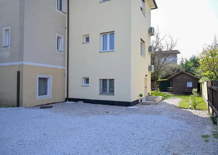 Yellow With Free Parking Apartment