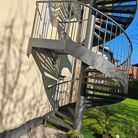 Yellow With Free Parking アパート *